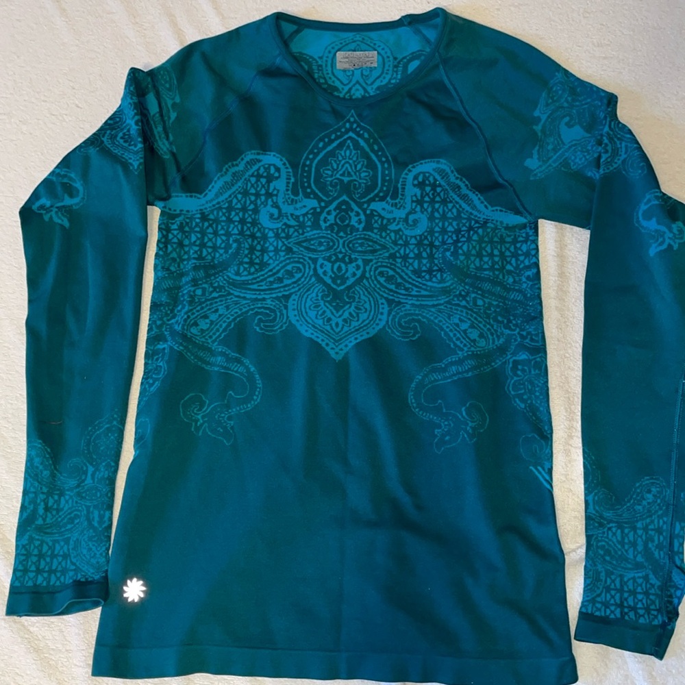 Athleta winter long sleeve shirt